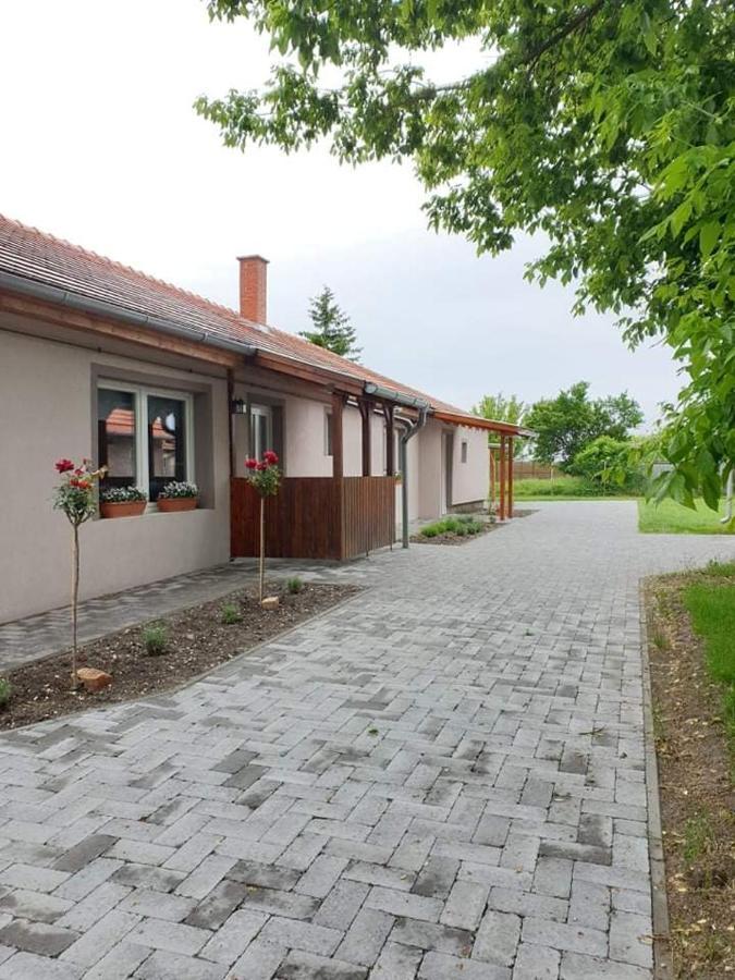 Kajari Apartmanhaz Balatonfőkajár Εξωτερικό φωτογραφία