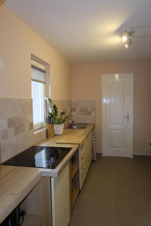 Kajari Apartmanhaz Balatonfőkajár Εξωτερικό φωτογραφία